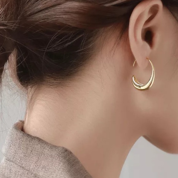 ⚡️Insta gold plated C-shaped Earrings - Picture 4 of 5